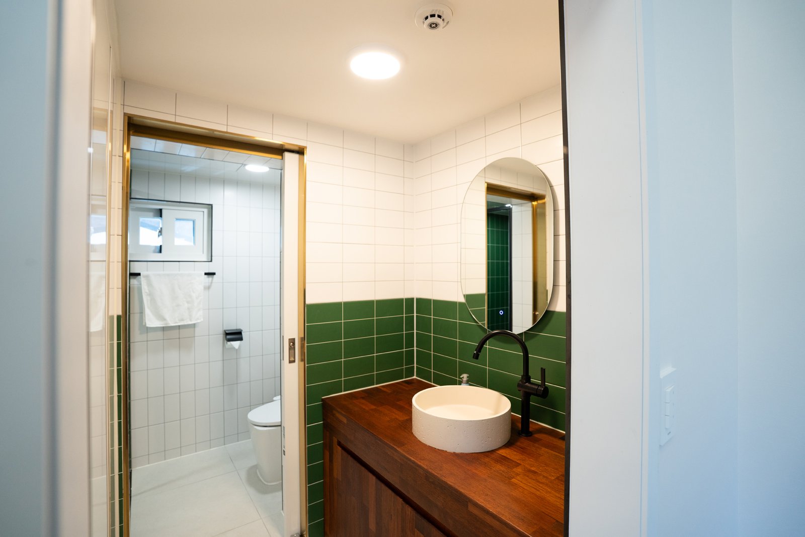 A동 세면대와 거울