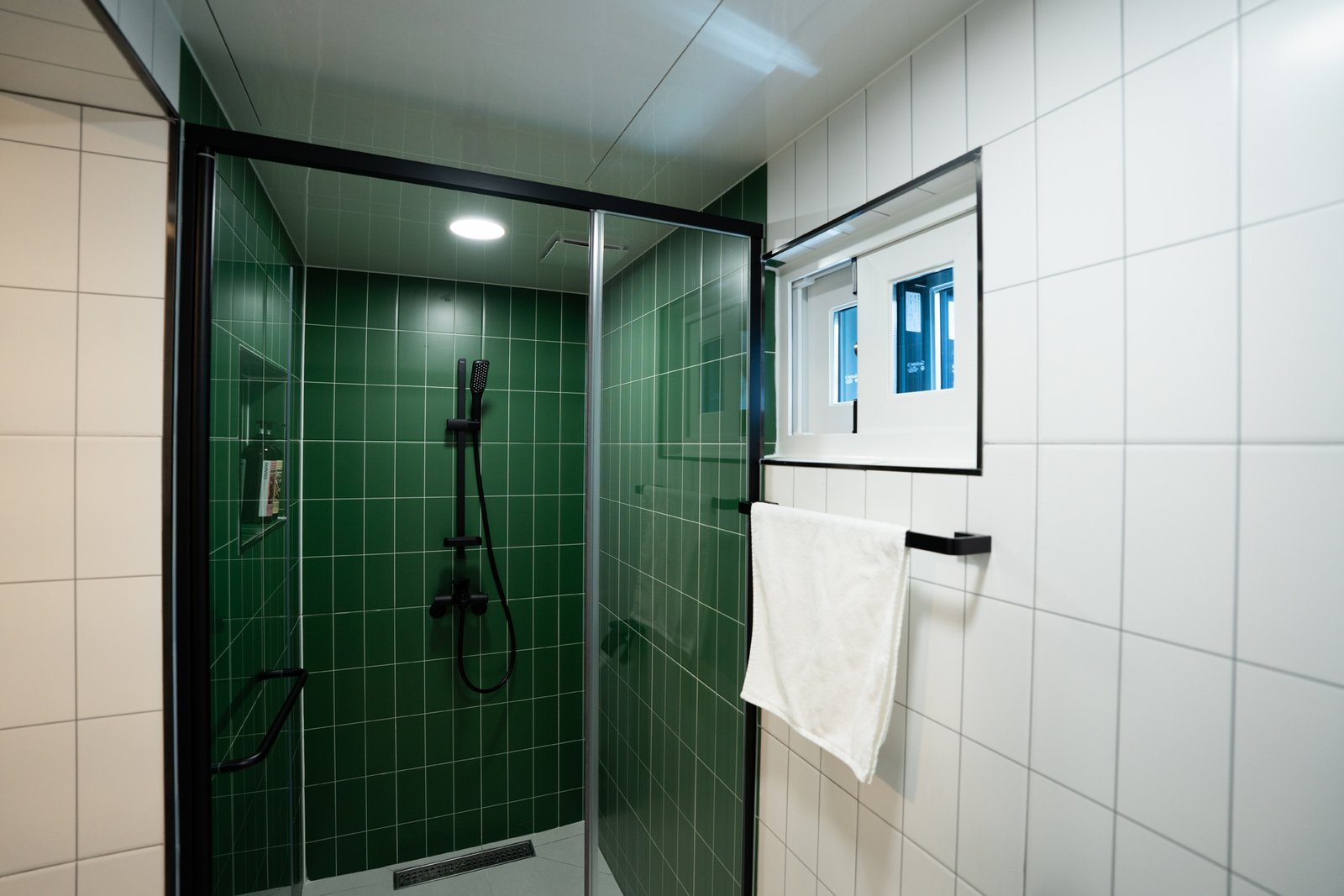 A동 샤워부스 그린타일