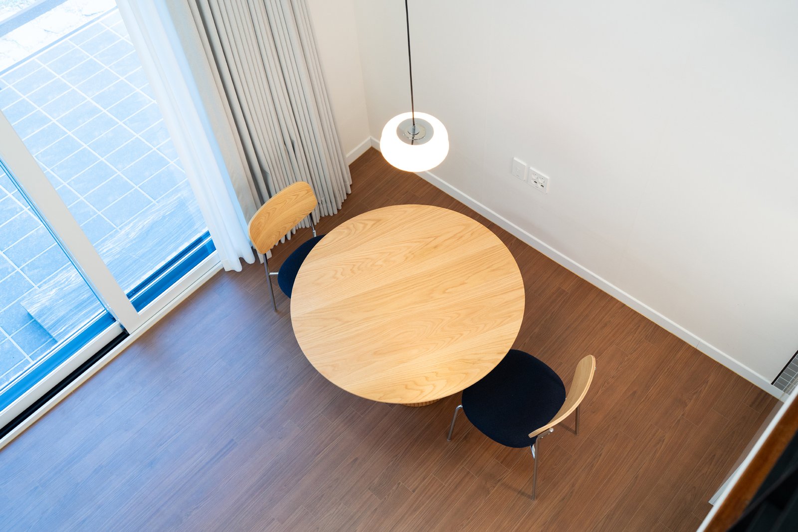 A동 식탁 위에서 내려다본 모습