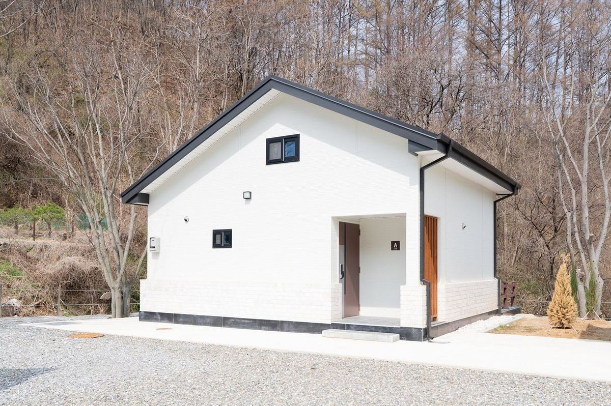 A동 건물 외관 정면