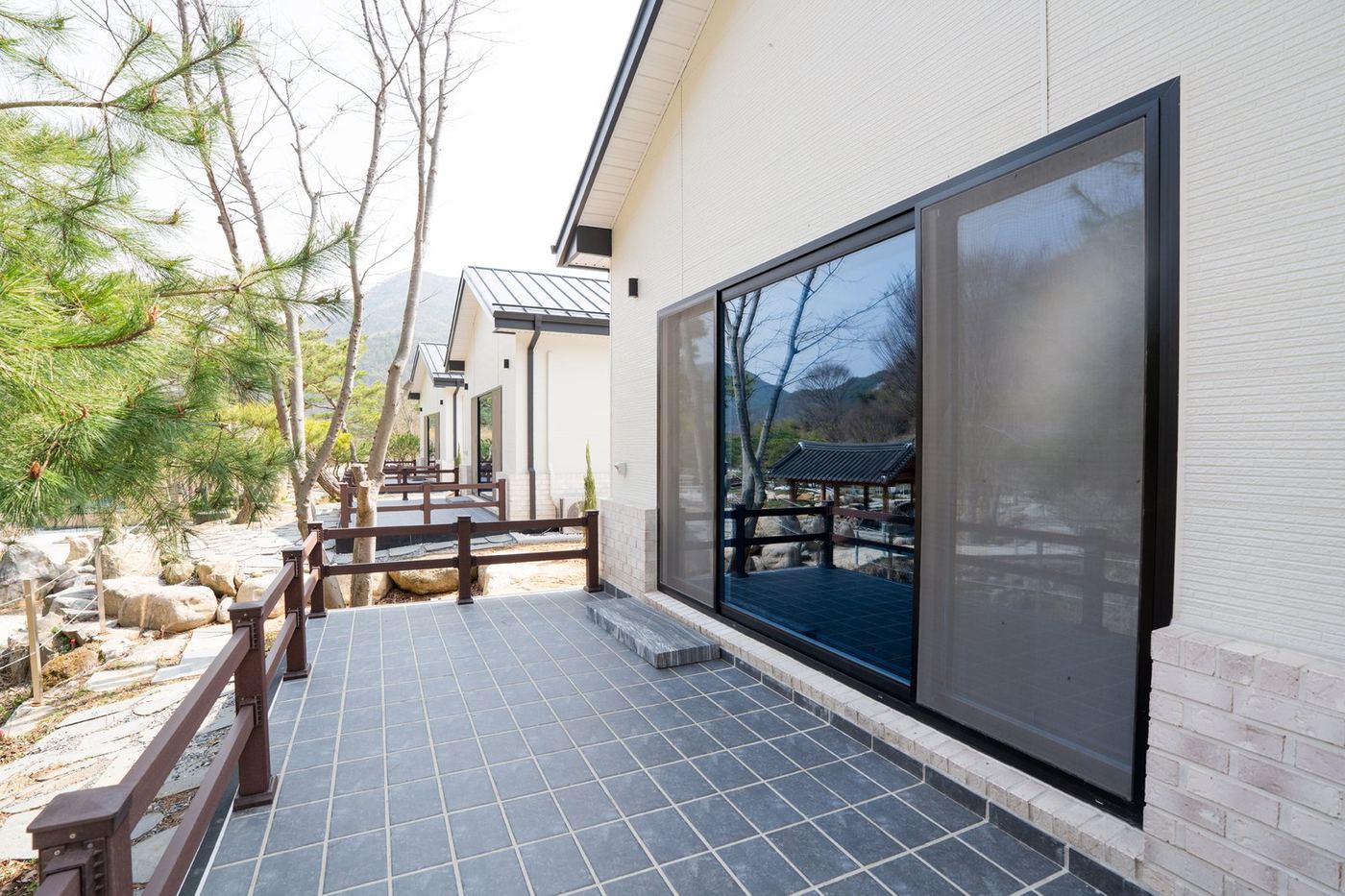 A동 테라스와 정원