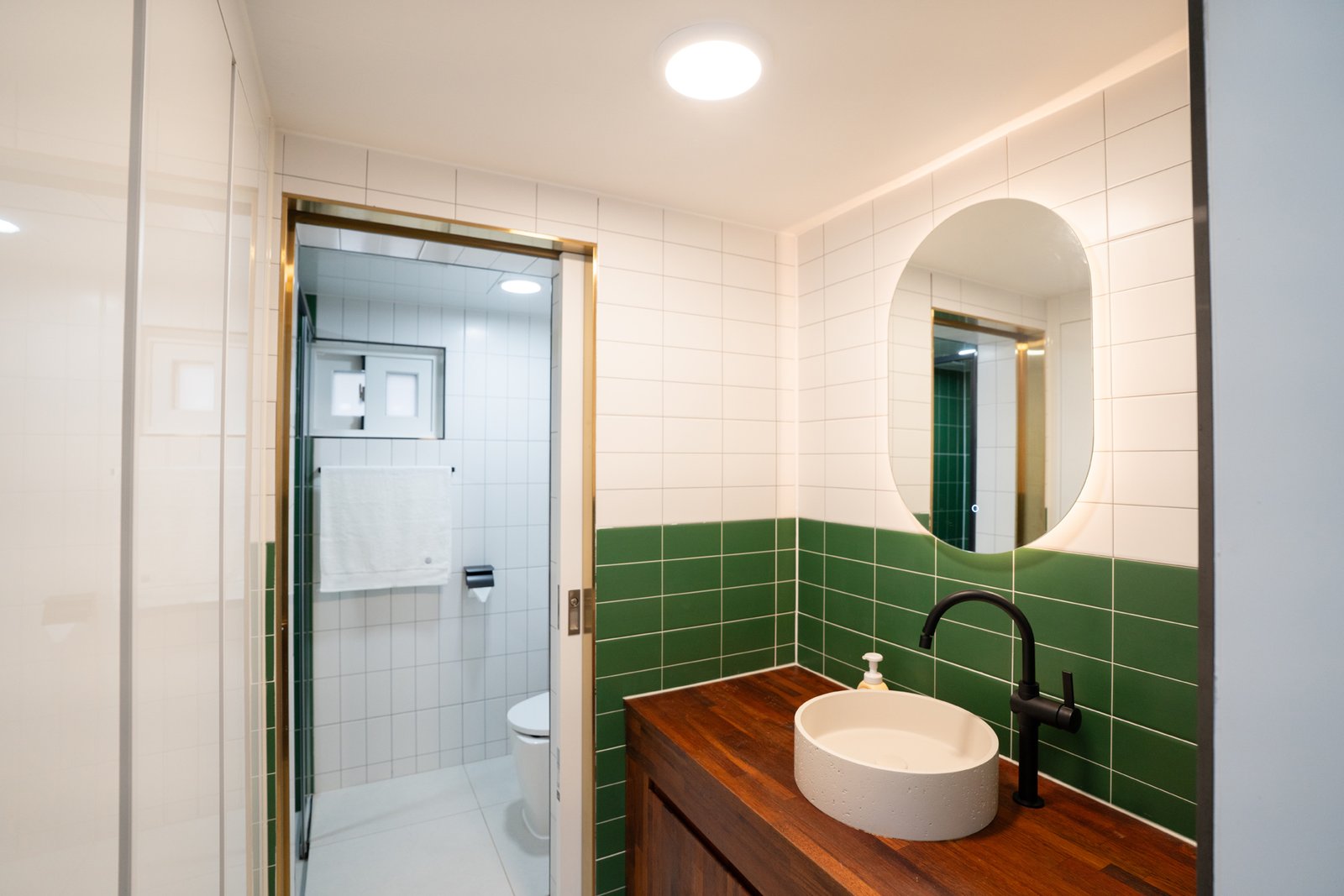 B동 세면대와 거울