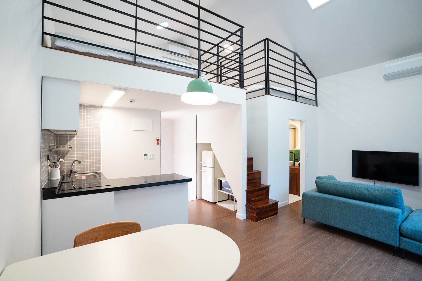 B동 거실 식탁 전체