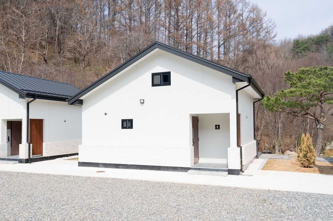 B동 건물 외관 정면