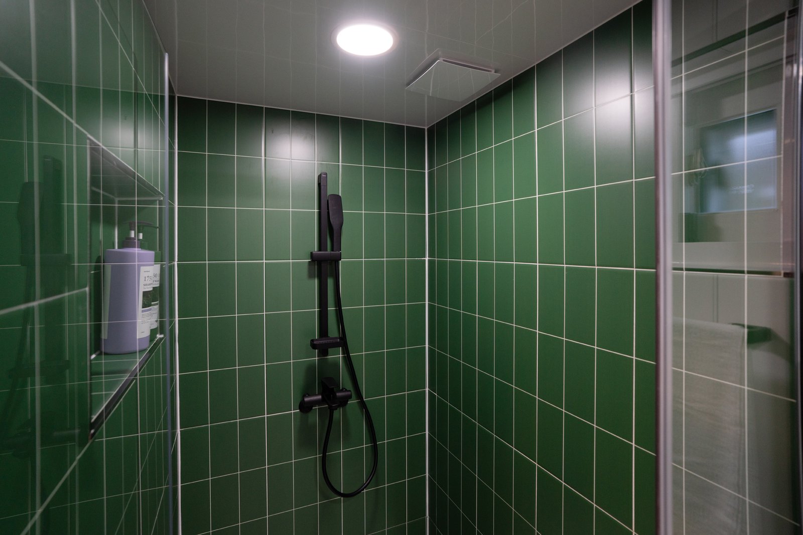 C동 샤워부스 그린타일