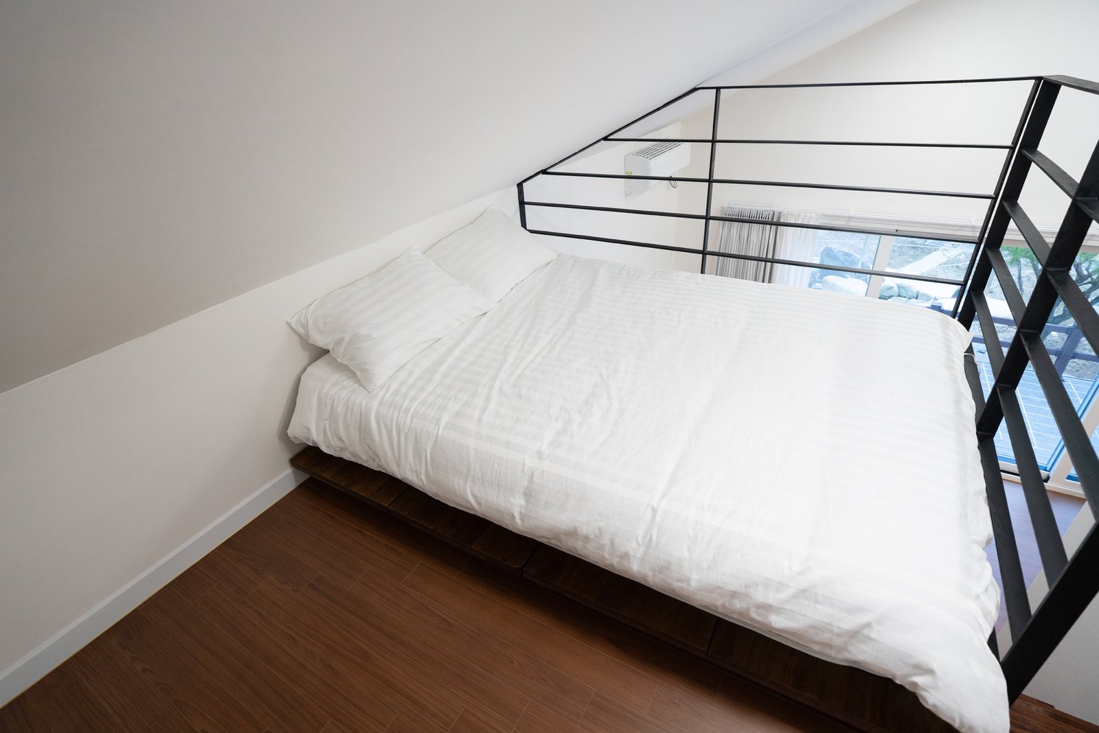 C동 복층 침실 더블베드