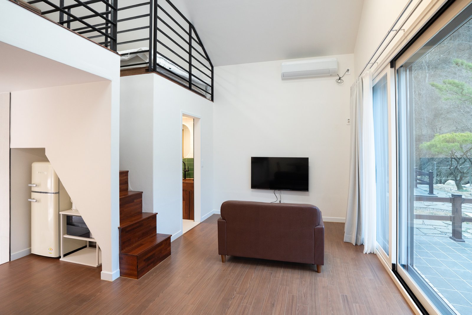 C동 거실 TV 전경